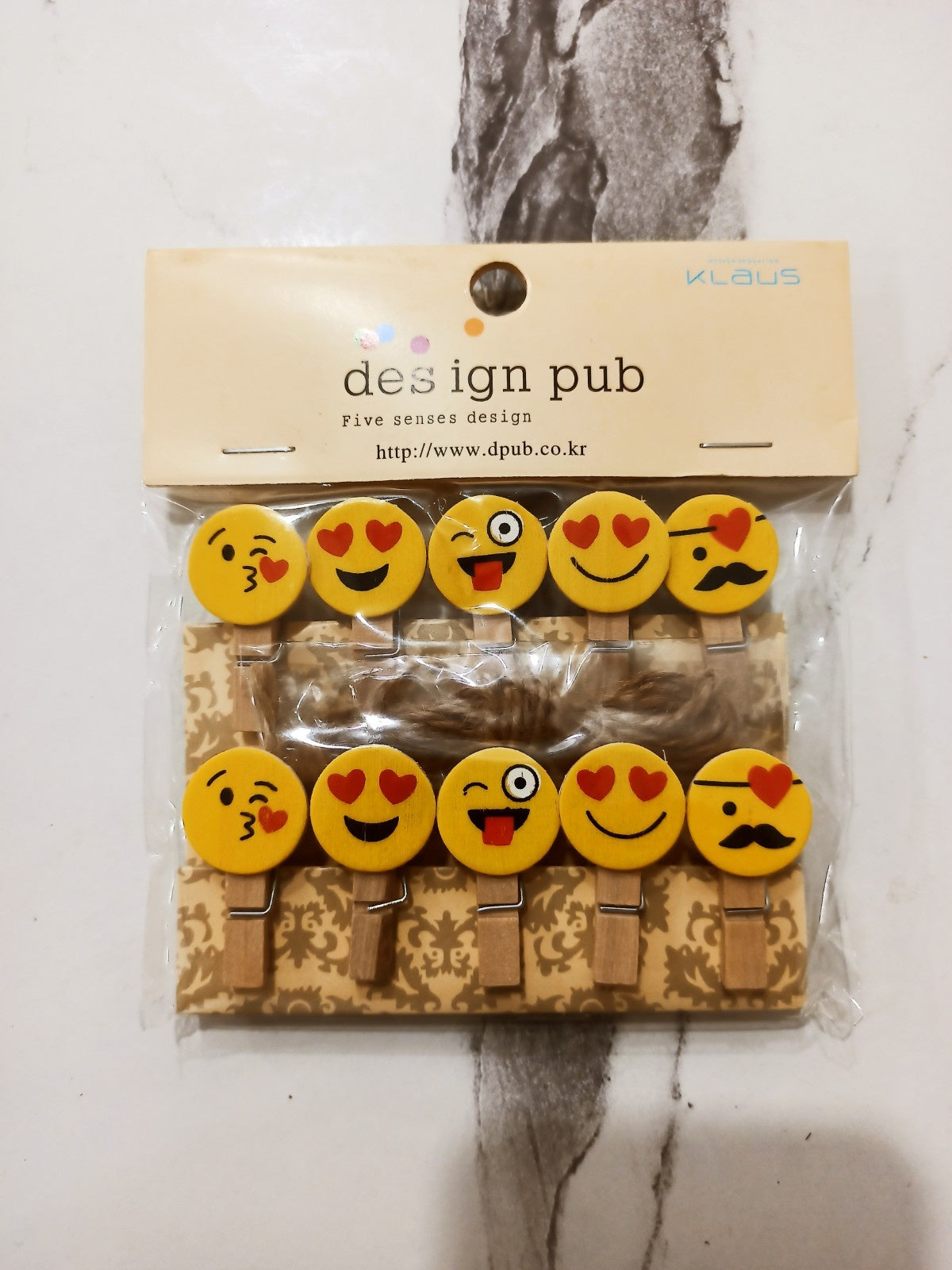 Design Pub Klaus Decorative Wooden Clips - Heart and Emoji-Themed Craft Clips Set for Photos and Crafts (Pack of 2)