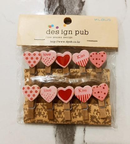 Design Pub Klaus Decorative Wooden Clips - Heart and Emoji-Themed Craft Clips Set for Photos and Crafts (Pack of 2)
